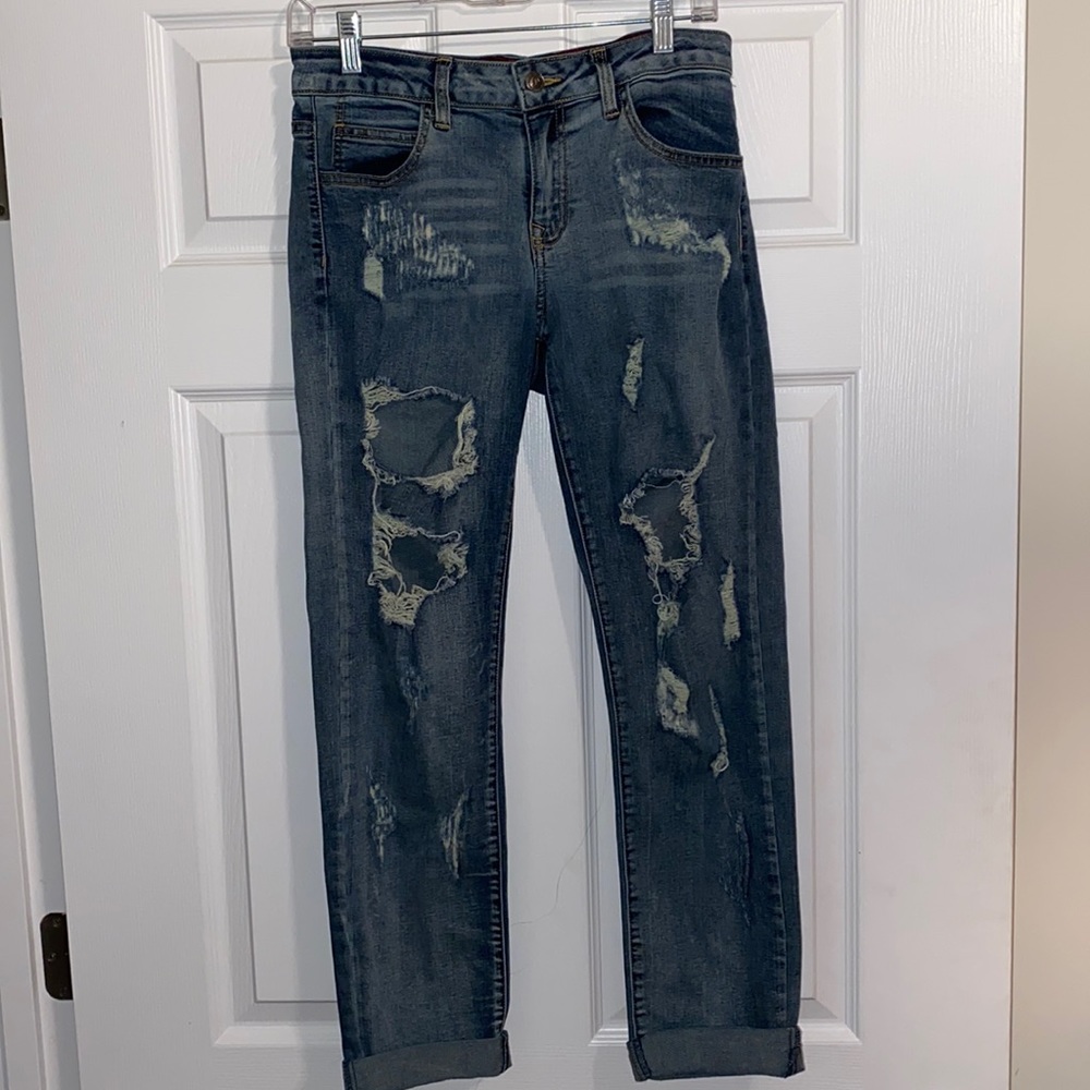 Ripped capri jeans
